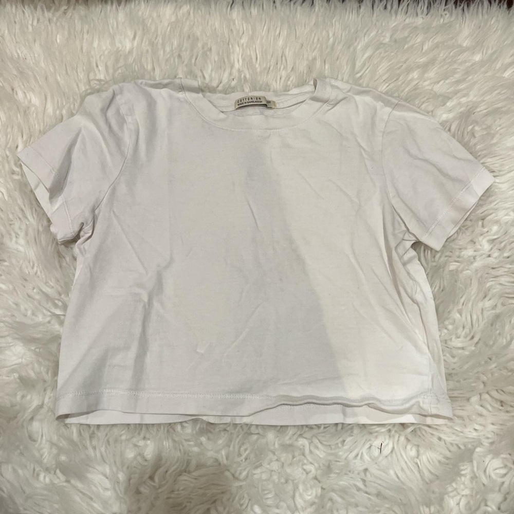 White cotton on loose fit cropped t shirt size xs